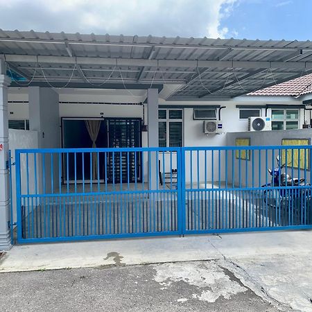 Homestay Cikgu Nora Near Uthm Kptm Kktm Ipg Moslim Onli Kampong Seri Gading Екстериор снимка